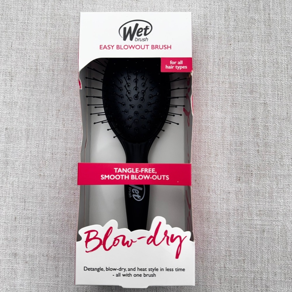 Wet Brush Easy Blowout Brush Black Ceramic HeatFlex Bristles for All Hair‎ Types